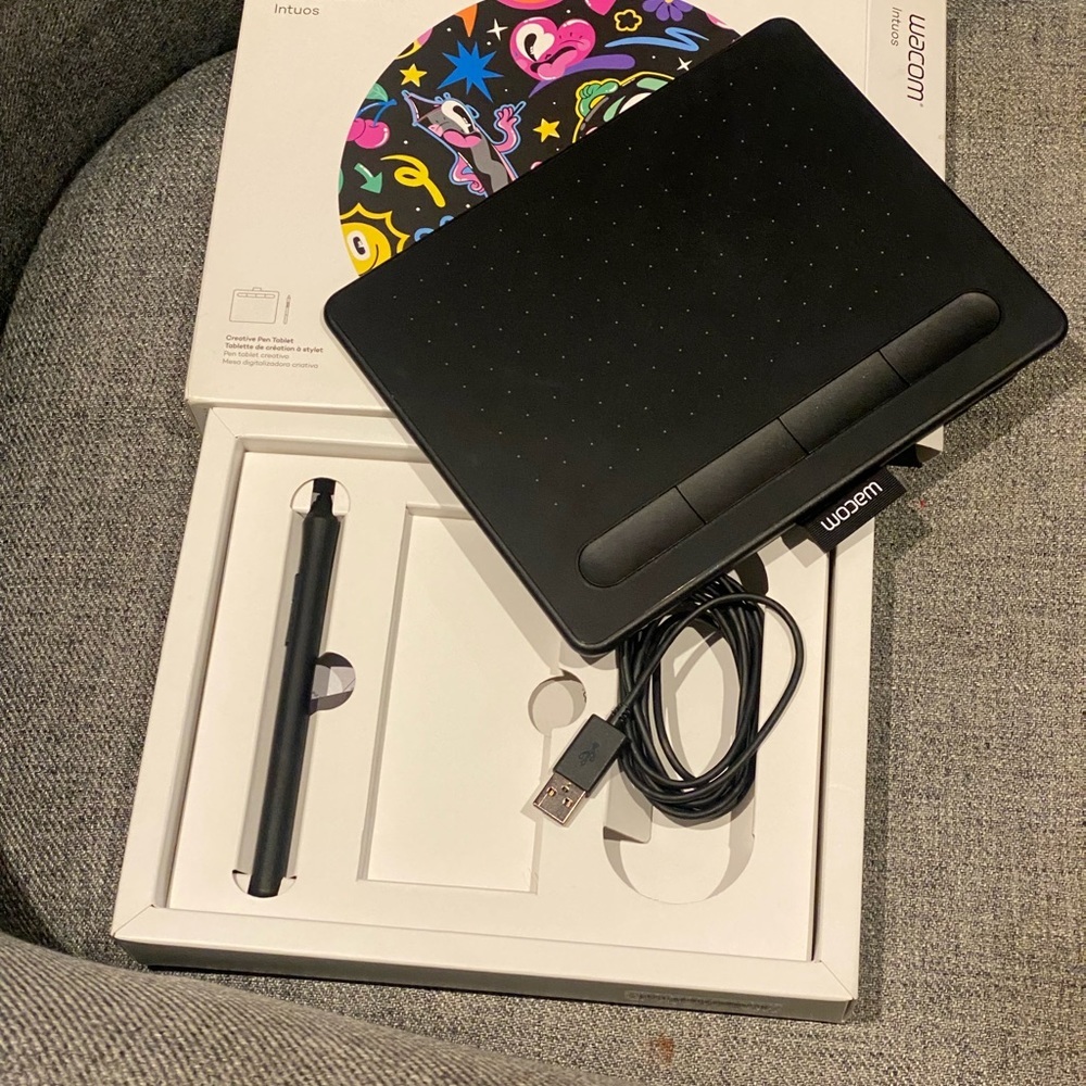 Wacom Intuos Small Digital Graphics Drawing Tablet,  Open Box, - Picture 3 of 4